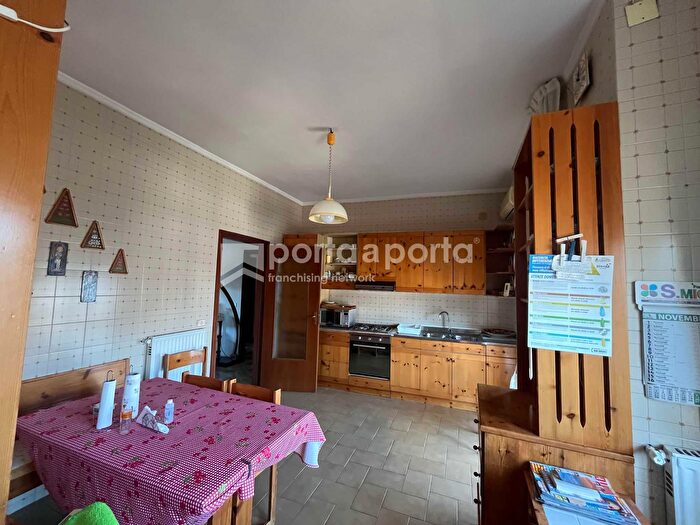 Appartamento trilocale in vendita in Via Martiri di Bellona, Caserta