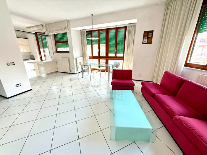 Appartamento con 6 locali in affitto in Ponsacco