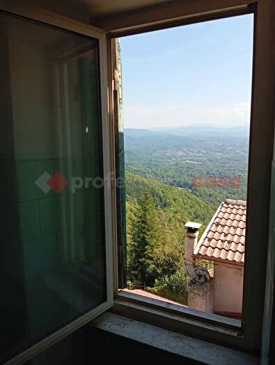 Appartamento trilocale in vendita in Via della Chiesa Snc, Vallinfreda