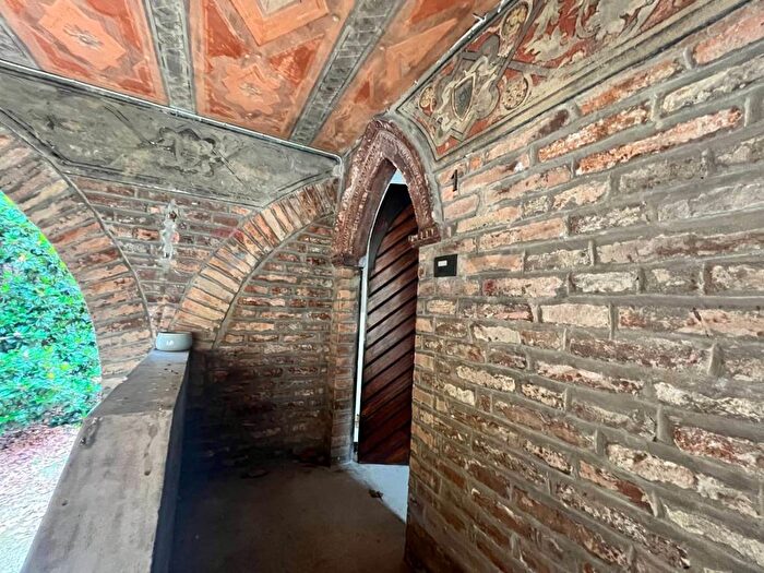 Appartamento con 5 locali in affitto in Via Cisterna Del Follo, Centro Storico, Ferrara