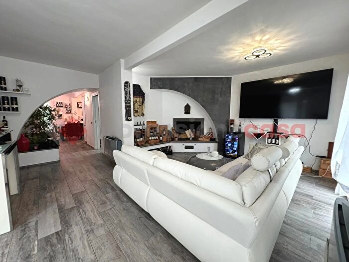 Casa con 6 locali in vendita in Livorno