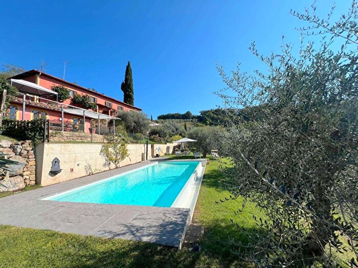 Casa con 18 locali in vendita in Barberino Tavarnelle