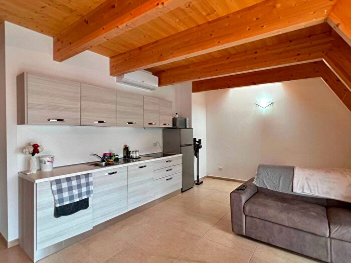 Appartamento bilocale in affitto in Via Monte San Genesio, Dergano, Milano