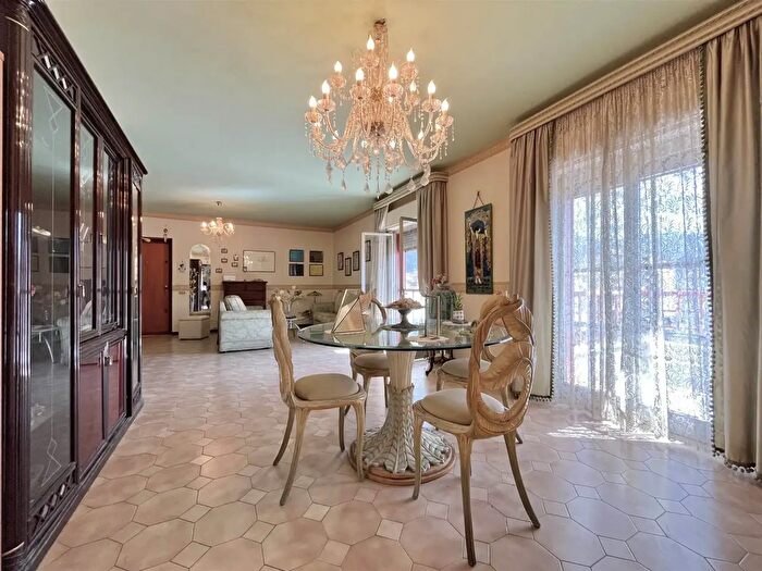 Appartamento con 5 locali in vendita in Via Alberto Verdinois, Palermo