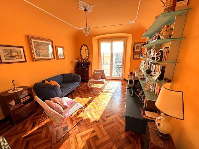 Appartamento trilocale in vendita in Piazza delle Oche, Genova