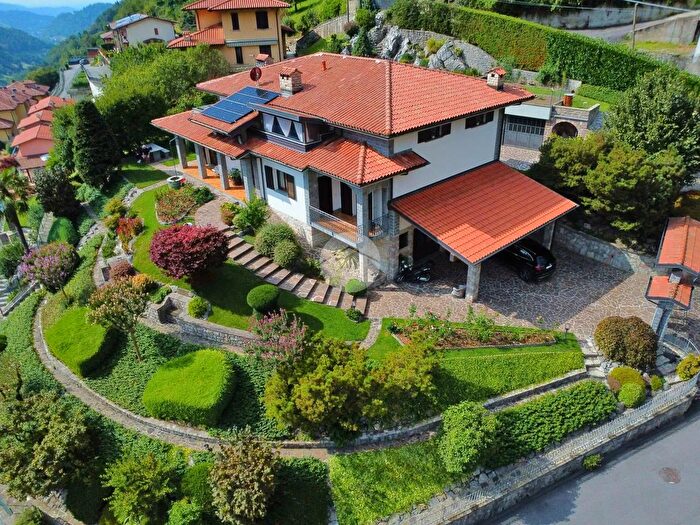 Casa con 9 locali in vendita in Via Fontanella, Adrara San Rocco