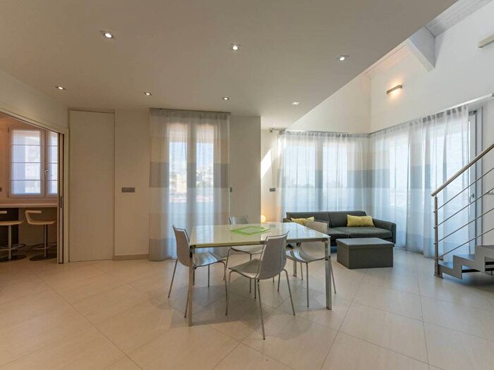 Appartamento trilocale in affitto in Via Edmondo De Amicis, Lido degli Estensi, Comacchio