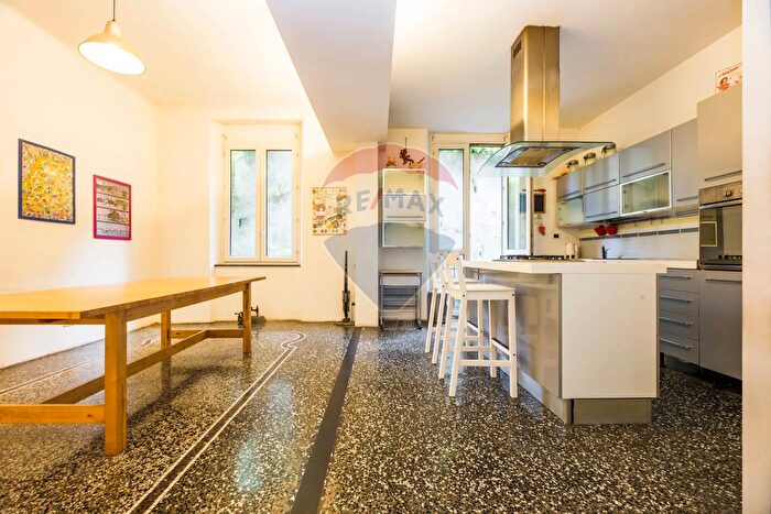 Appartamento con 5 locali in vendita in Via Gian Battista Monti, Genova