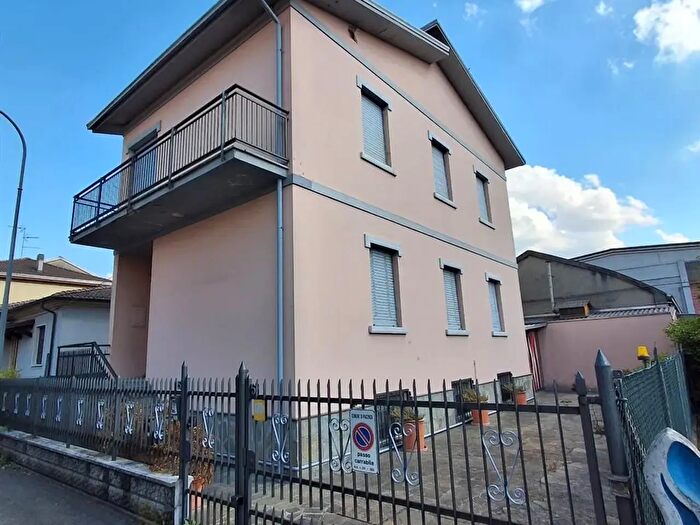 Casa trilocale in vendita in Via Stirone, Piacenza