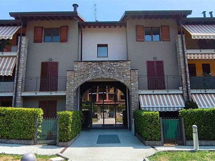 Appartamento trilocale in affitto in Via Giussani, Centro, Sorisole