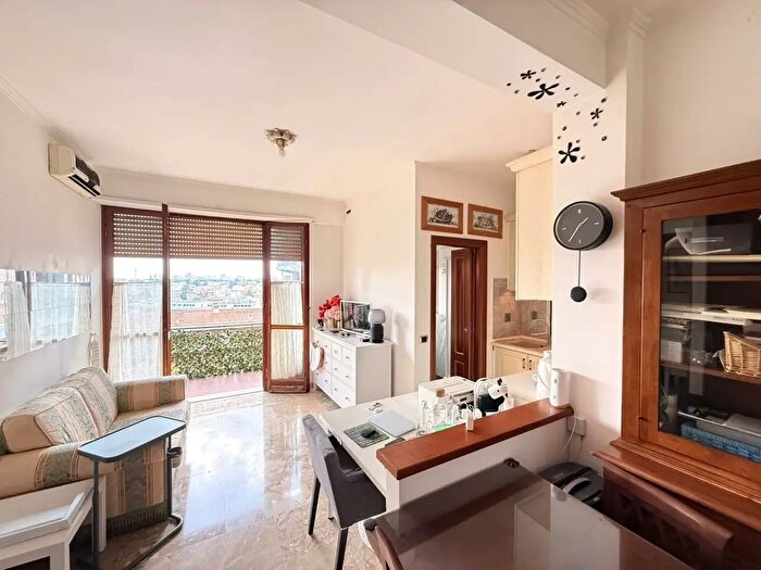 Appartamento bilocale in vendita in Via Luigi Lilio, Roma