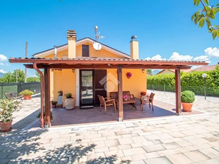 Casa quadrilocale in vendita in Via Velinia, Rieti