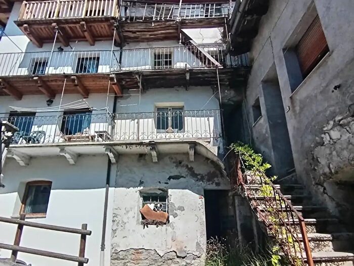 Appartamento con 10 locali in vendita in Frazione Meylan, Gignod