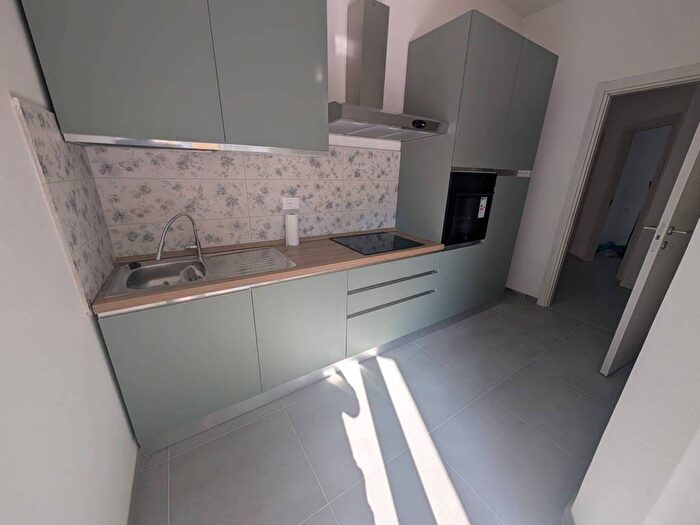 Appartamento trilocale in affitto in Viale Alessandro Volta, San Paolo, Novara