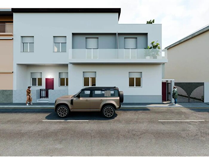 Appartamento trilocale in vendita in Via Francesco Baracca, Rho