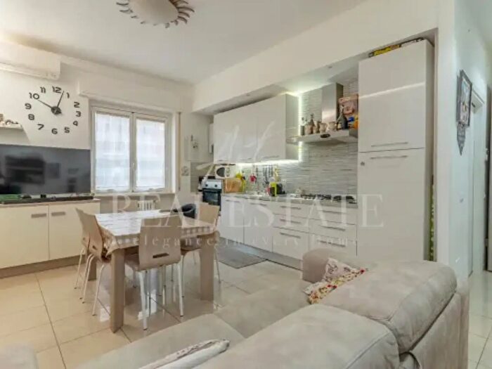 Appartamento trilocale in vendita in Via Vittorio Veneto, Corsico