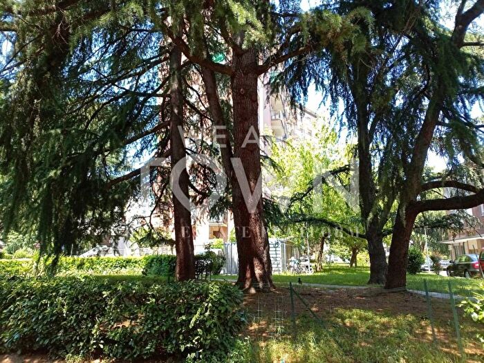Appartamento quadrilocale in affitto in Via Armando Spadini, Comasina, Milano