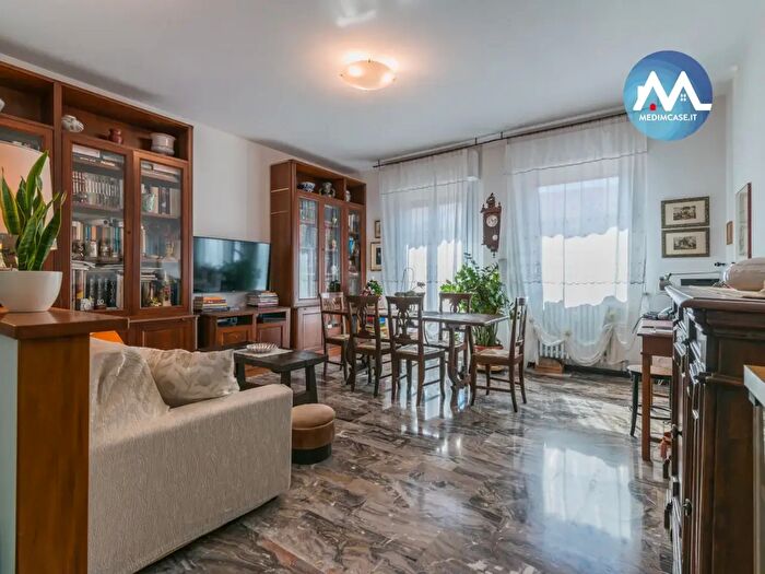 Appartamento quadrilocale in vendita in Piazza Francesco Redi, Pesaro