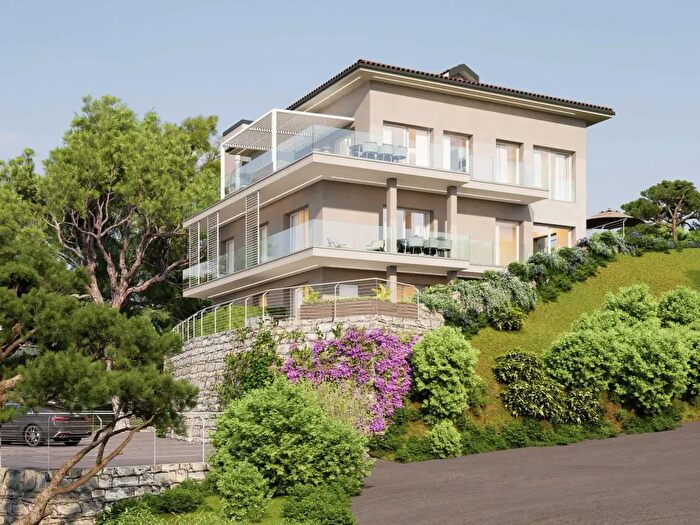 Appartamento trilocale in vendita in Via Cazulini, Alassio