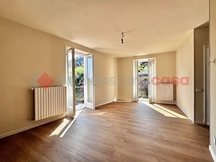 Appartamento trilocale in vendita in Via IV Novembre, Belgirate