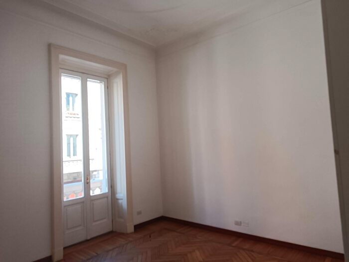 Appartamento con 5 locali in affitto in Via Spartaco, Milano