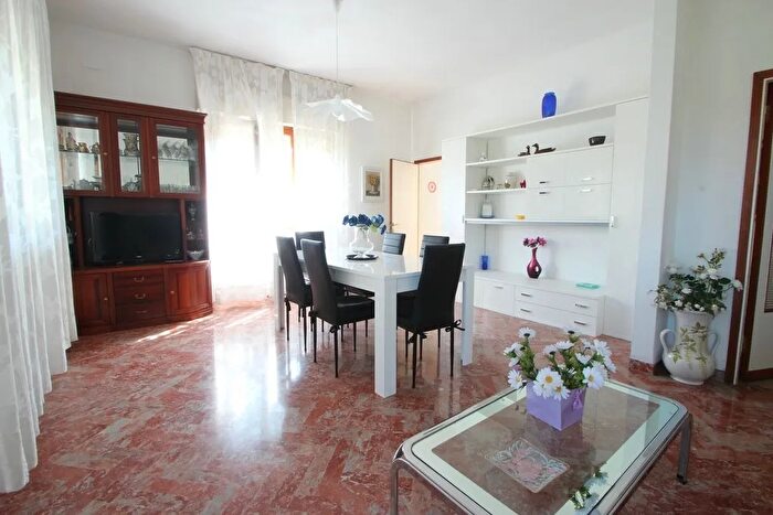 Casa con 6 locali in affitto in Via Ammiraglio Morin a, Forte Dei Marmi