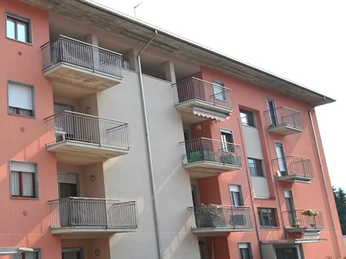 Appartamento trilocale in vendita in Via Industriale, Calolziocorte