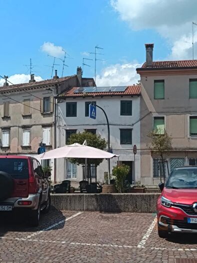 Casa quadrilocale in vendita in Via Dante Alighieri, Sagrado