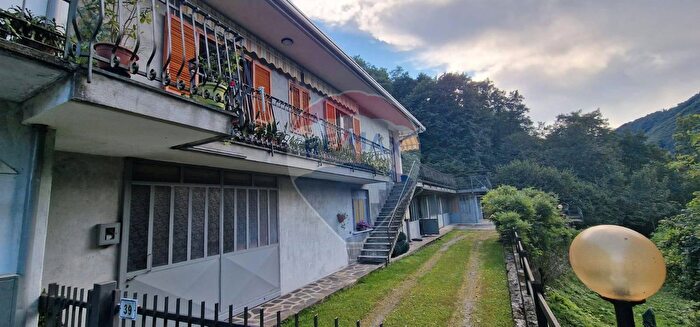 Casa trilocale in vendita in Via per Cesara, Cesara