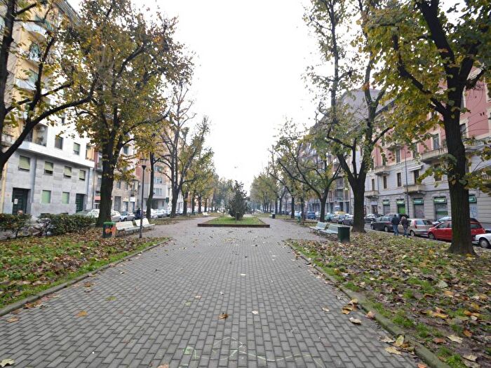 Appartamento trilocale in affitto in Viale Lazio, Montenero, Milano