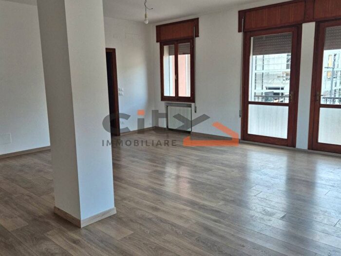 Appartamento quadrilocale in affitto in Centro, Bassano del Grappa