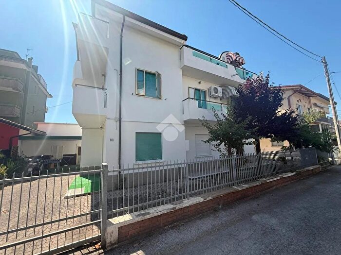 Appartamento trilocale in vendita in Viale Marenzio, Riccione