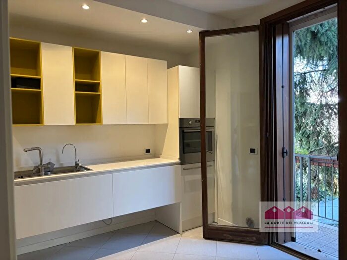 Casa con 8 locali in vendita in Via Facchinetti, Vicenza