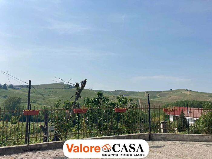 Casa con 9 locali in vendita in Ricaldone