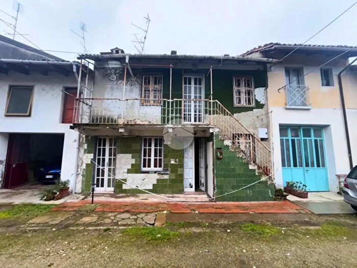 Casa quadrilocale in vendita in Via Asilo Tavallini, Borgo Vercelli