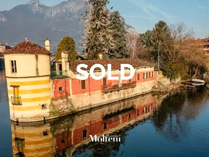Casa con 6 locali in vendita in Via dell'Isola, Lecco