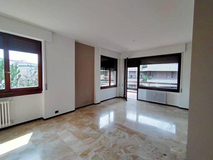 Appartamento trilocale in affitto in Via Carlo Goldoni, Bosto, Varese