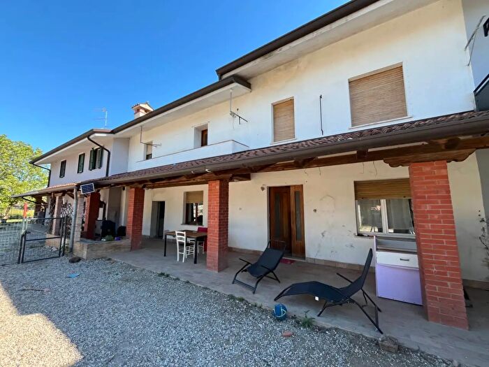 Casa con 7 locali in vendita in Via Mameli, Moraro
