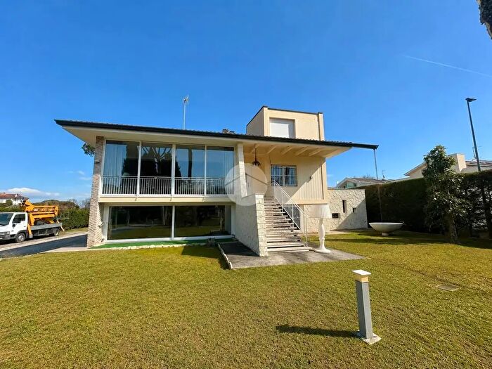 Casa con 6 locali in vendita in Via Pinarella, Cervia