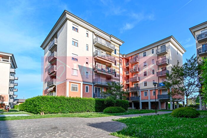 Appartamento trilocale in vendita in Via Cervino, Seriate