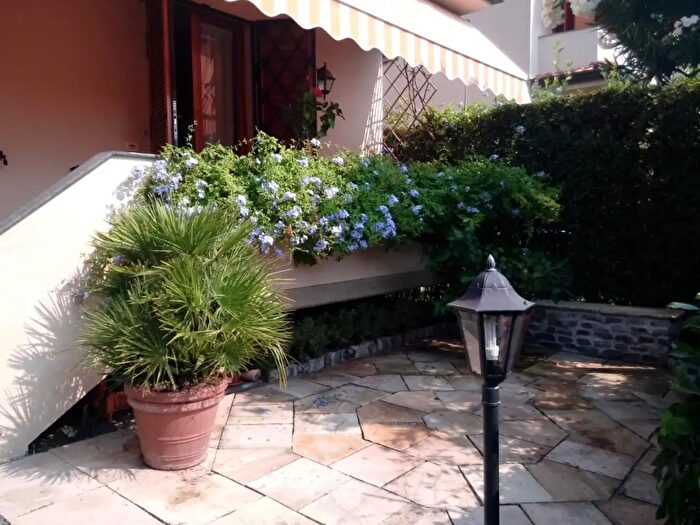 Casa con 6 locali in affitto in Forte Dei Marmi