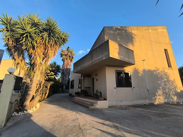 Casa con 7 locali in vendita in Cd Isabella Cava di Lauro Sciacca, Sciacca