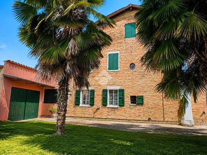 Casa con 6 locali in vendita in Via J B Tito, Centro, Campegine