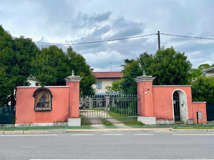 Casa con 10 locali in vendita in San Vito Al Tagliamento