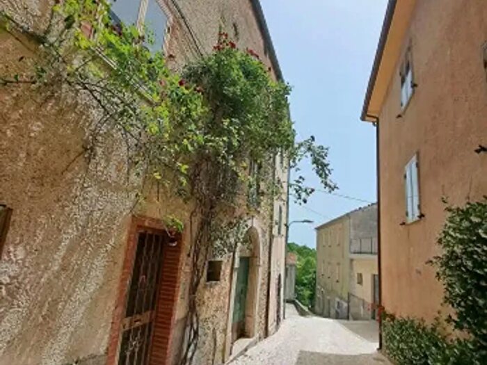 Casa con 6 locali in vendita in Via Magnolia, Castelpetroso