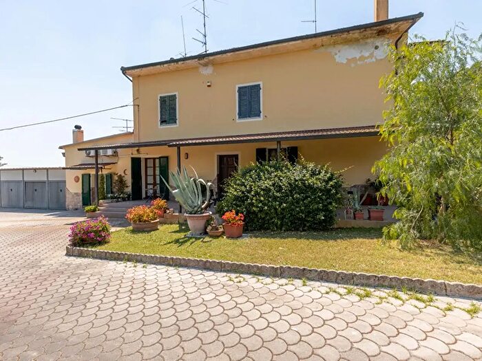 Appartamento con 7 locali in vendita in Castelfranco Di Sotto
