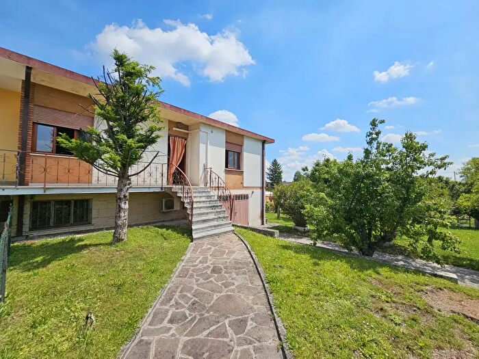 Casa quadrilocale in vendita in Viale Trento, Montagnana