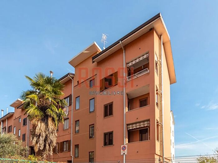 Appartamento bilocale in vendita in Via Nievo, Monza