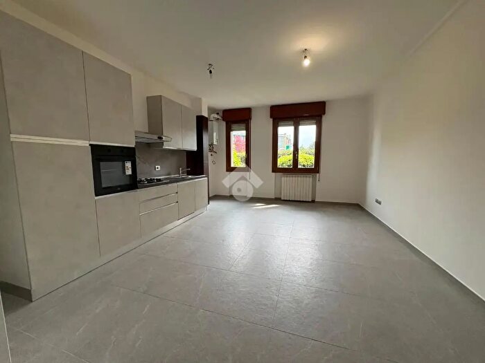 Appartamento trilocale in affitto in Via Giuseppe Giusti, Varese
