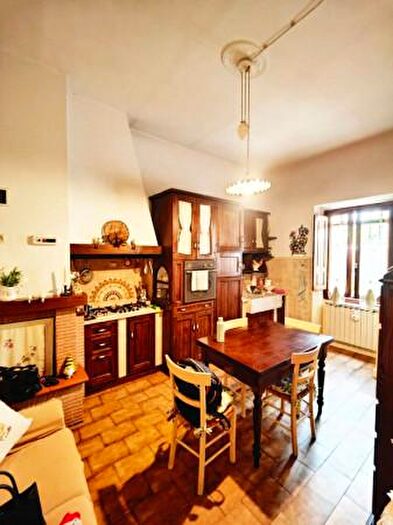 Casa con 6 locali in vendita in Terranuova Bracciolini